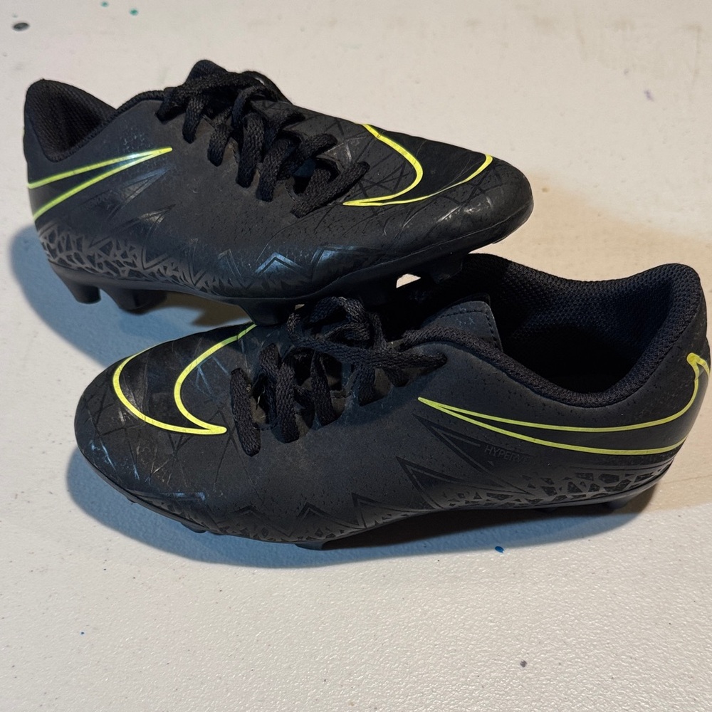 Nike JR Hypervenom Phelon II FG. Size 3Y